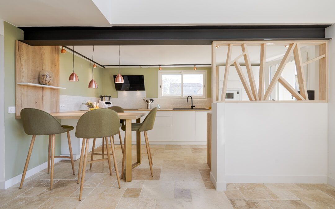 Conception et installation de cuisines sur mesure : osez la couleur et les textures affirmées